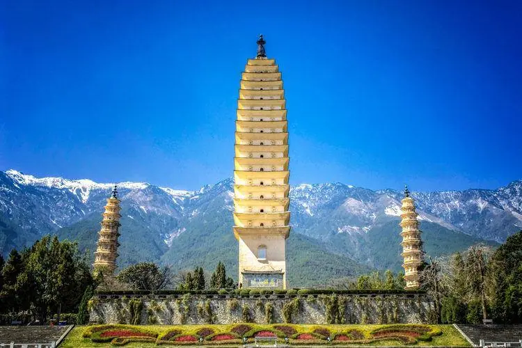 The Three Pagodas of Chongsheng Temple in Dali, with the snow-capped Cangshan mountains behind